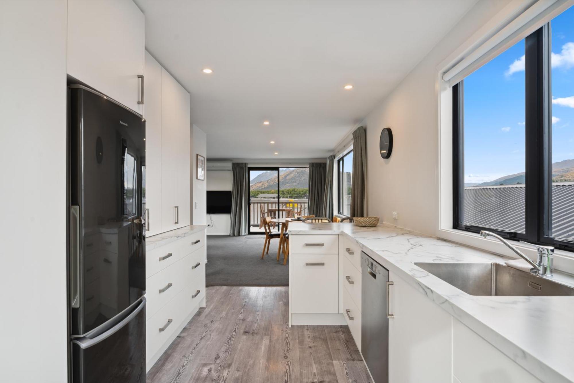 Modern Apartment With Coronet & Remarkables Views Queenstown Exteriör bild